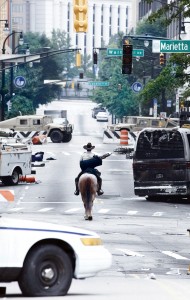 The-Walking-Dead_horseback