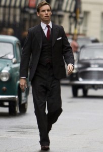 eddie-redmayne_walking